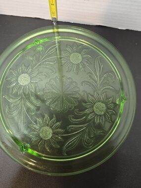 Vintage Green Depression Uranium Glass Footed Cake Plate Glows Sunflower Daisy